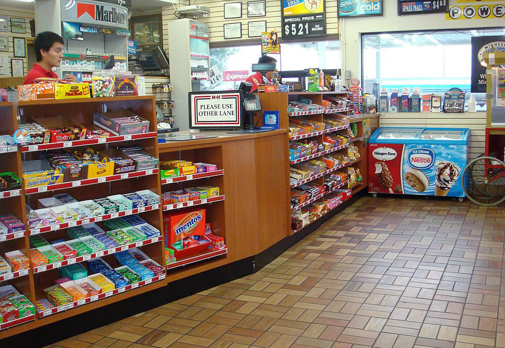 簡約風格便利店吊頂設(shè)計圖